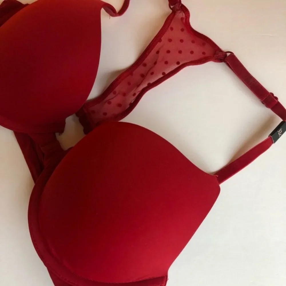 Victoria’s Secret Front Close‎ Polka dot back bra